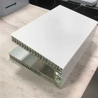 壁のクラッディングのための軽量アルミニウムハニカムボード